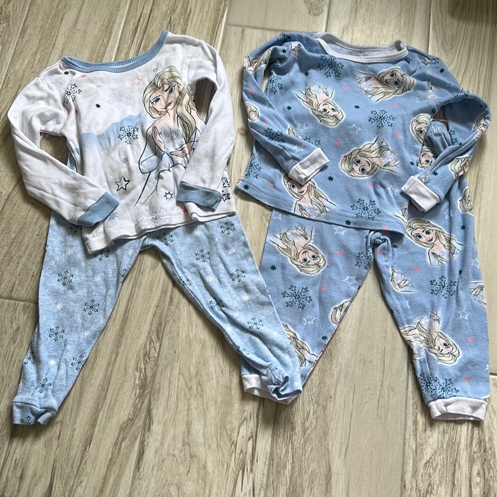 • Disney Frozen pajamas bundle, 2T •